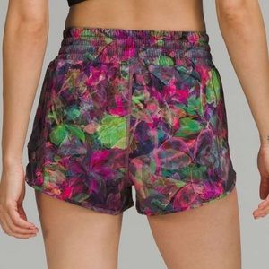 Lululemon Hotty Hot Low-Rise Lined Short. Size 2. Vivid Floral Tone Multi